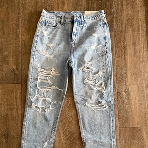 American Eagle Ripped Mom Jeans Size 4, 27W